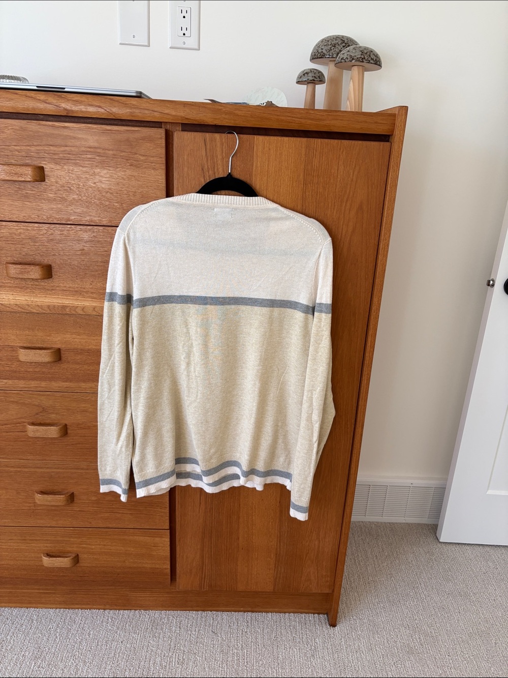 Patagonia Women’s Andri Beige Crewneck Sweater with Gray Stripes - Picture 5 of 5